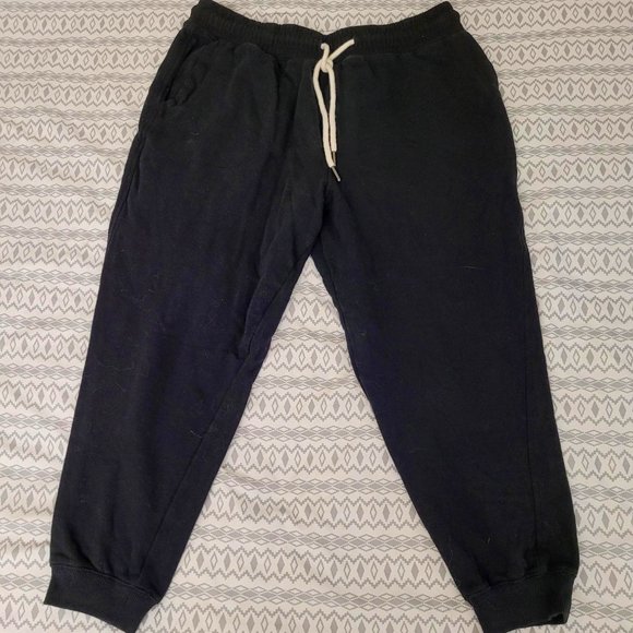 Black Capri sweat pants. Size M. NWT - Picture 1 of 6
